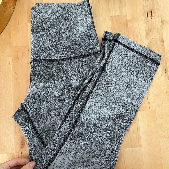 Grey splochted Lululemom capri leggings - Picture 1 of 2